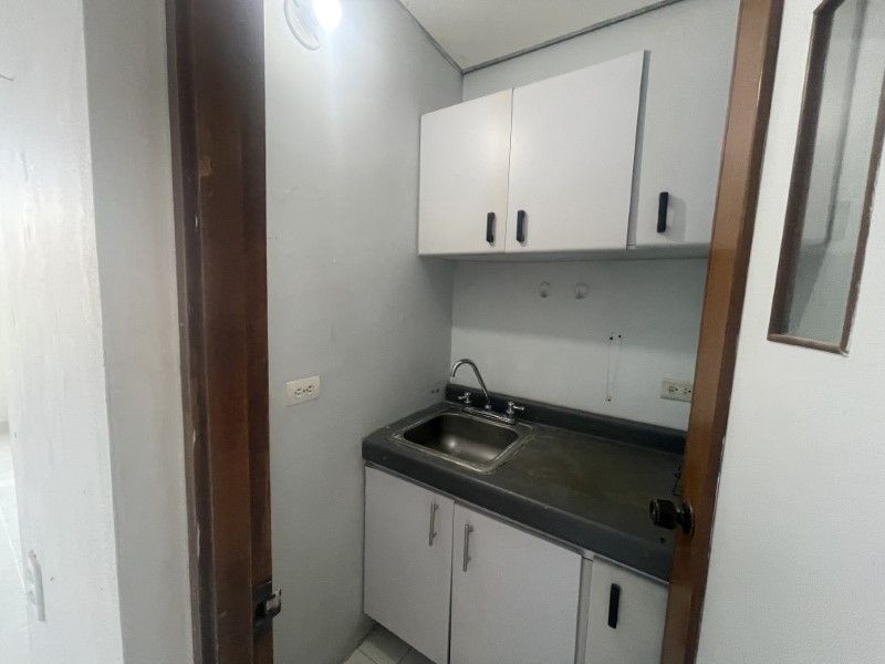 Oficina en arriendo ubicada en Medellín, sector Avenida Nutibara - 15