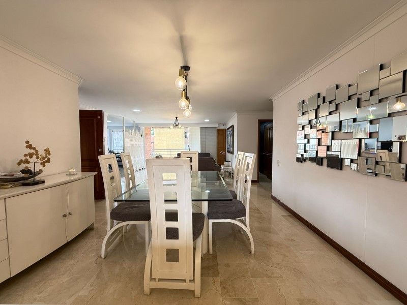 Apartamento en venta ubicado en Medellín, sector Laureles - 2