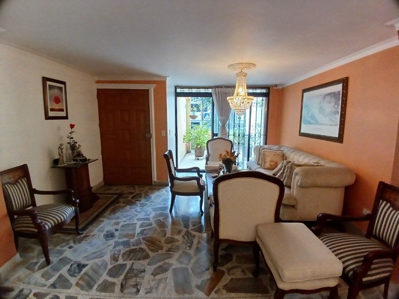 Apartamento en venta ubicado en Medellín, sector Laureles - 2