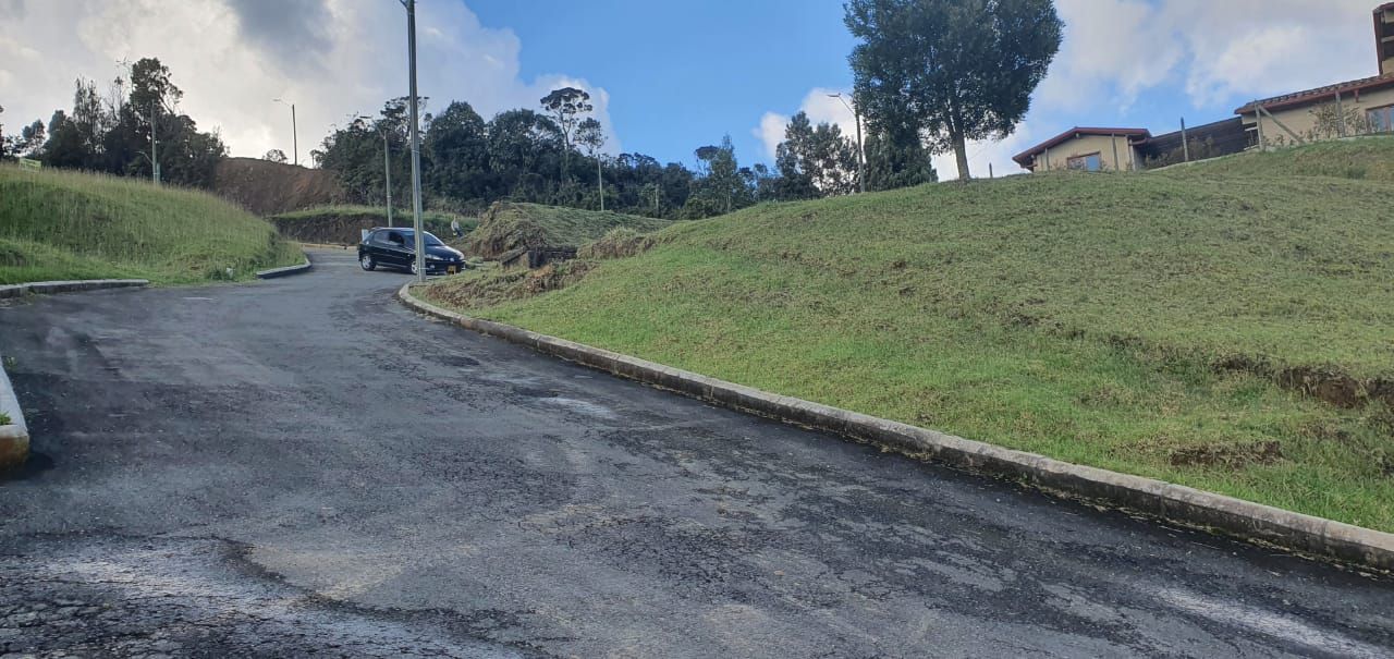 Lote en venta ubicado en Envigado, sector Loma del Escobero - 2