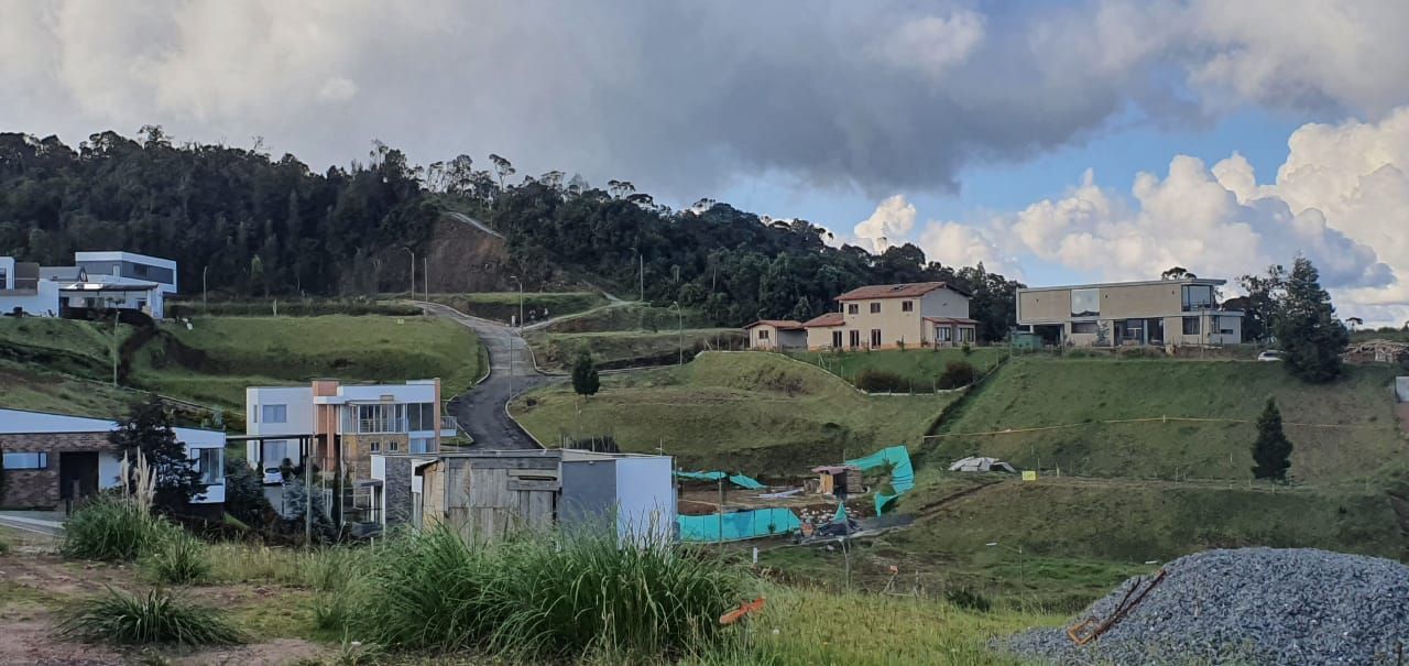 Lote en venta ubicado en Envigado, sector Loma del Escobero - 3