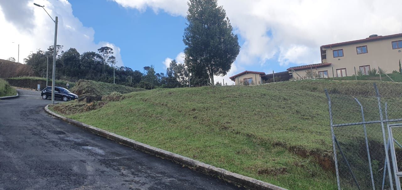 Lote en venta ubicado en Envigado, sector Loma del Escobero - 5
