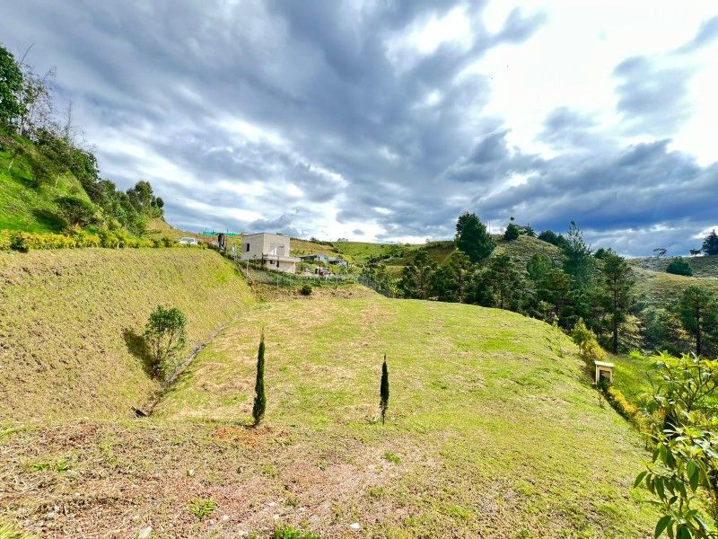 Lote en venta ubicado en El Retiro, sector El Chuzcal - 2