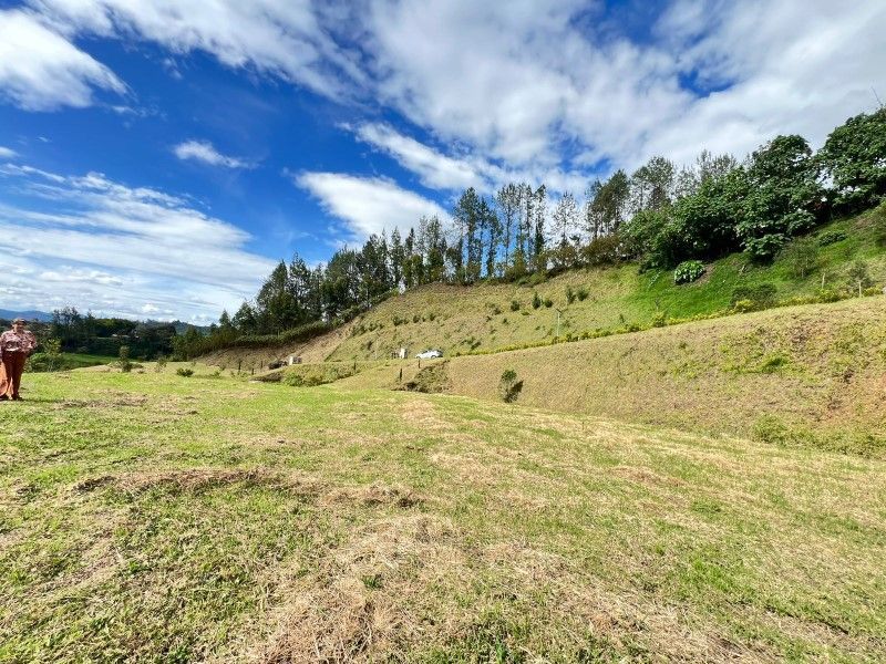 Lote en venta ubicado en El Retiro, sector El Chuzcal - 6