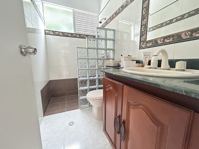 Casa en arriendo ubicada en Medellín, sector El Tesoro - 10