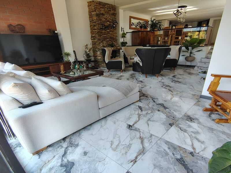 Casa en venta ubicada en Rionegro, sector La Macarena - Frente al Club - 4