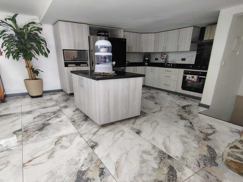 Casa en venta ubicada en Rionegro, sector La Macarena - Frente al Club - 9