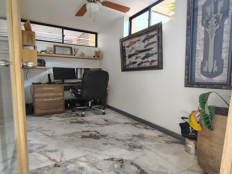 Casa en venta ubicada en Rionegro, sector La Macarena - Frente al Club - 10