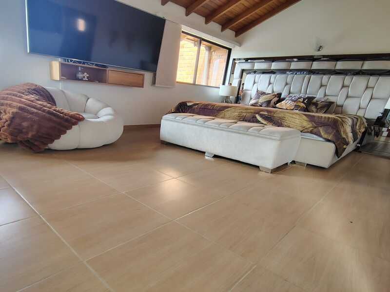 Casa en venta ubicada en Rionegro, sector La Macarena - Frente al Club - 12