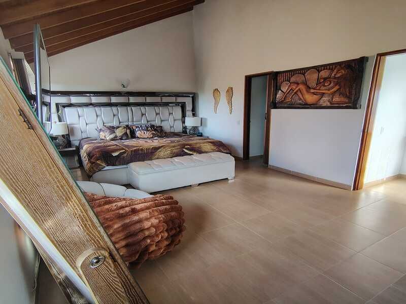 Casa en venta ubicada en Rionegro, sector La Macarena - Frente al Club - 17