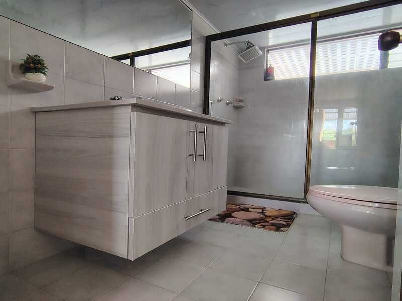 Casa en venta ubicada en Rionegro, sector La Macarena - Frente al Club - 22