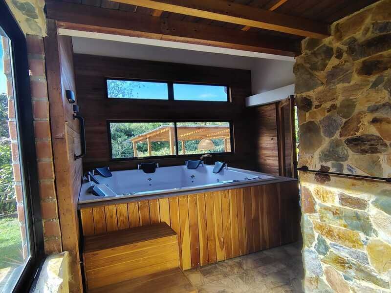 Casa en venta ubicada en Rionegro, sector La Macarena - Frente al Club - 24