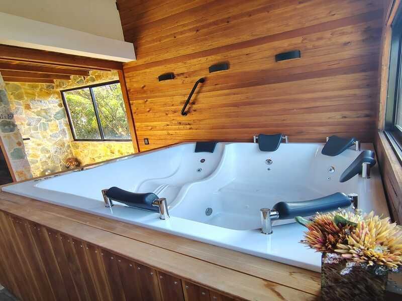 Casa en venta ubicada en Rionegro, sector La Macarena - Frente al Club - 25