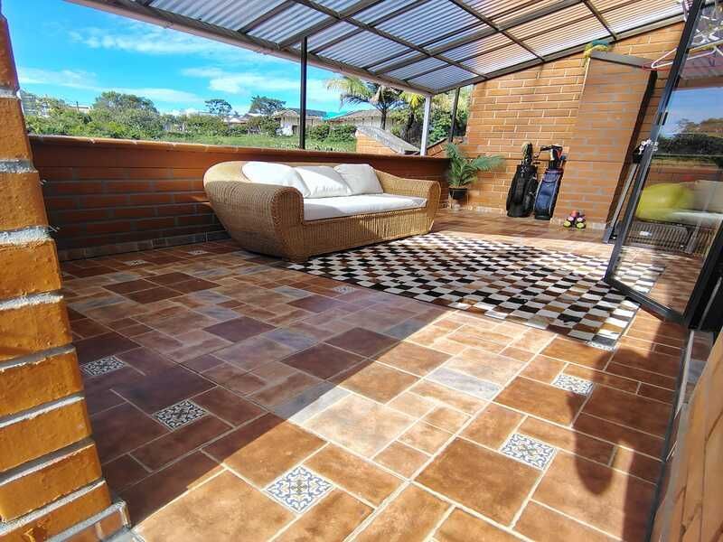 Casa en venta ubicada en Rionegro, sector La Macarena - Frente al Club - 36