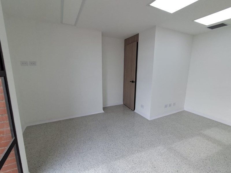 Oficina en arriendo ubicada en Medellín, sector San Diego - 5
