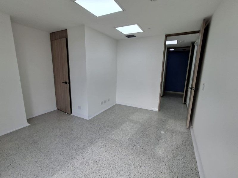 Oficina en arriendo ubicada en Medellín, sector San Diego - 9