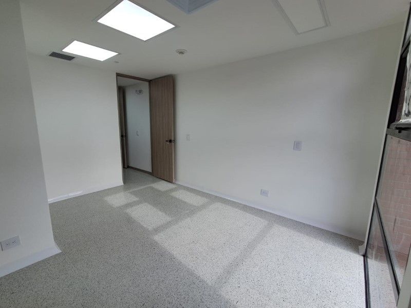 Oficina en arriendo ubicada en Medellín, sector San Diego - 10