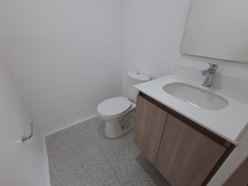 Oficina en arriendo ubicada en Medellín, sector San Diego - 12