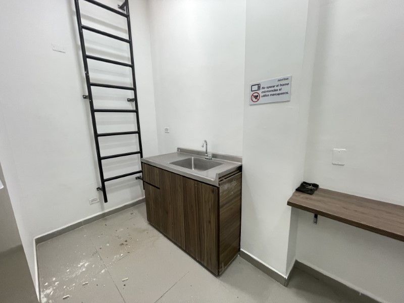 Bodega en arriendo ubicada en Medellín, sector San Juan - 9
