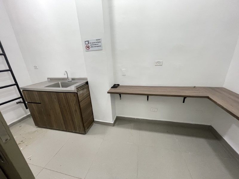 Bodega en arriendo ubicada en Medellín, sector San Juan - 12
