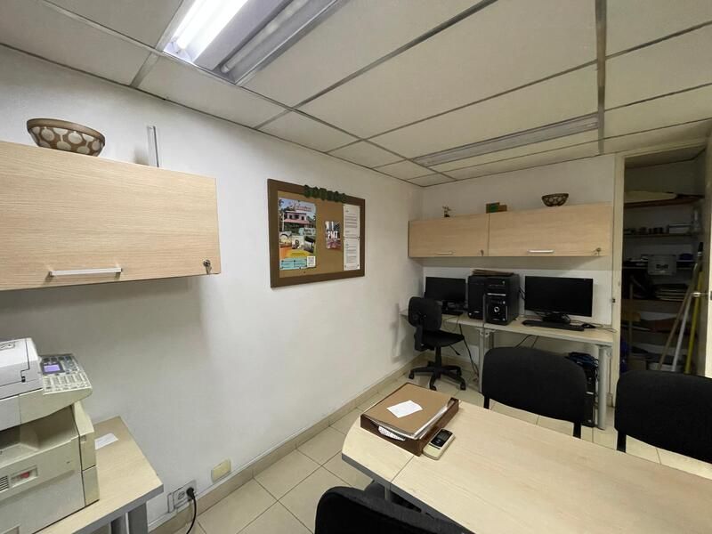Oficina en venta ubicada en Medellín, sector Laureles - 2