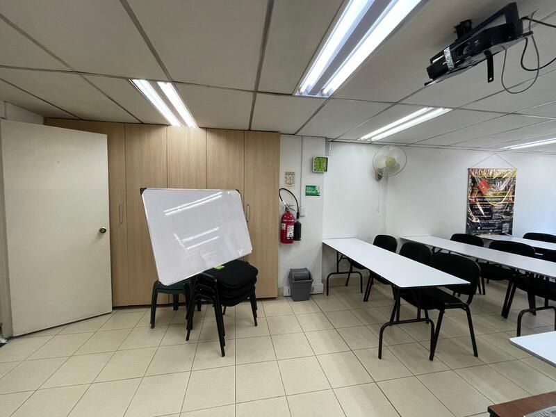 Oficina en venta ubicada en Medellín, sector Laureles - 8