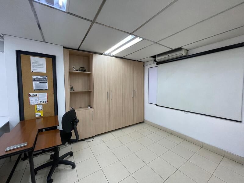 Oficina en venta ubicada en Medellín, sector Laureles - 9