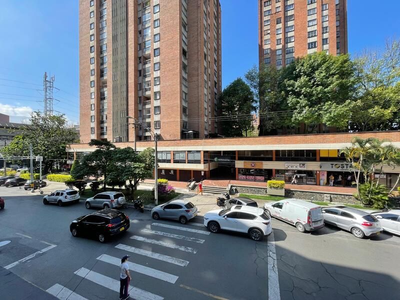 Oficina en venta ubicada en Medellín, sector Laureles - 11