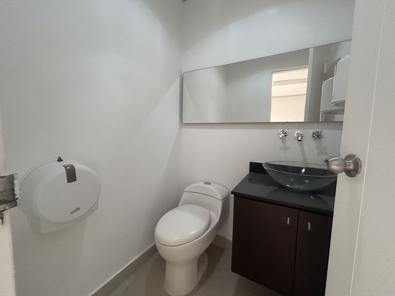 Oficina en arriendo ubicada en Medellín, sector Milla de Oro - 7