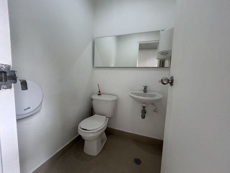 Oficina en arriendo ubicada en Medellín, sector Milla de Oro - 8