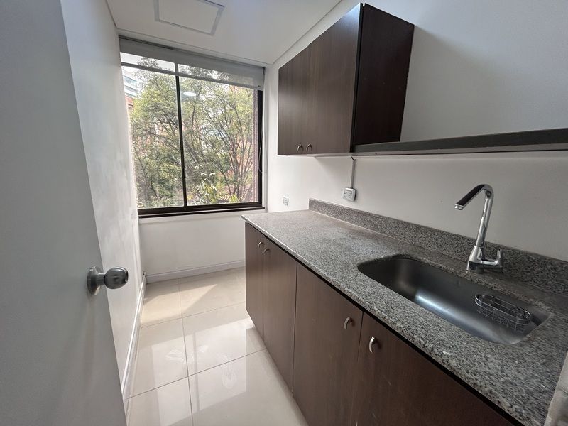Oficina en arriendo ubicada en Medellín, sector Milla de Oro - 11