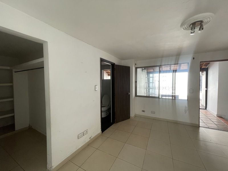 Casa en venta ubicada en Medellín, sector Laureles - 14