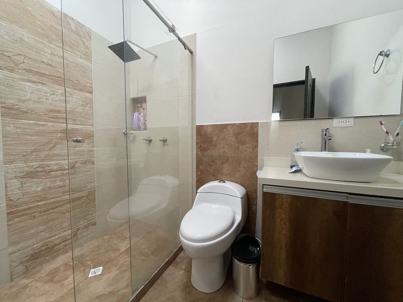 Casa en venta ubicada en Medellín, sector Laureles - 24
