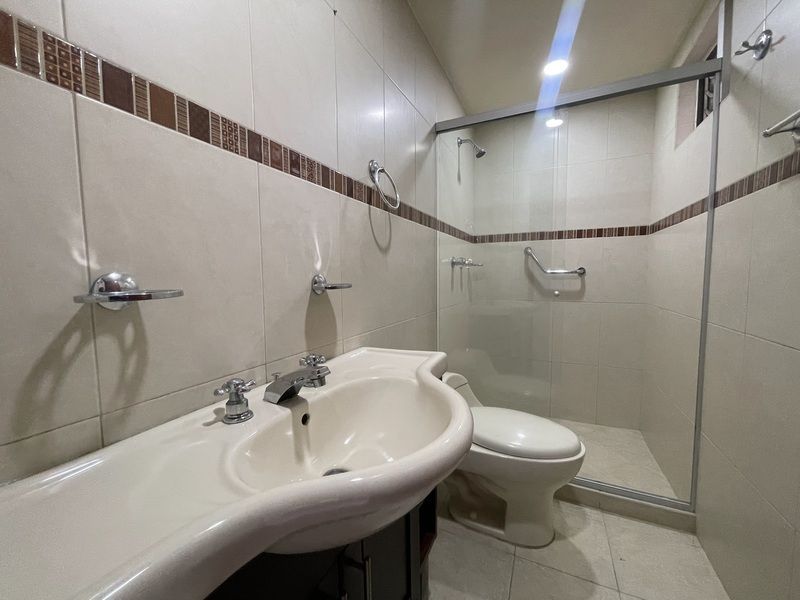 Casa en venta ubicada en Medellín, sector Laureles - 25