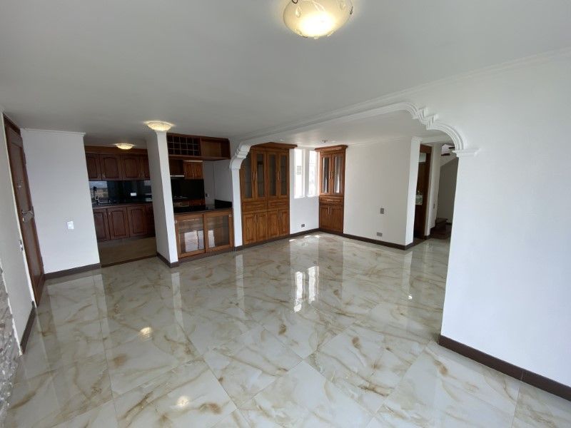 Apartamento en arriendo ubicado en Medellín, sector Altos del Poblado - 2