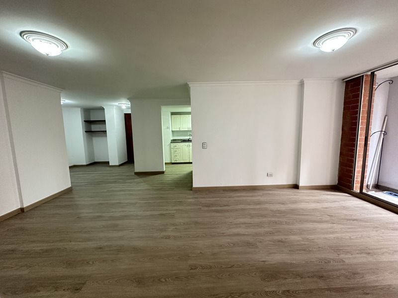 Apartamento en venta ubicado en Envigado, sector Loma del Esmeraldal - 2
