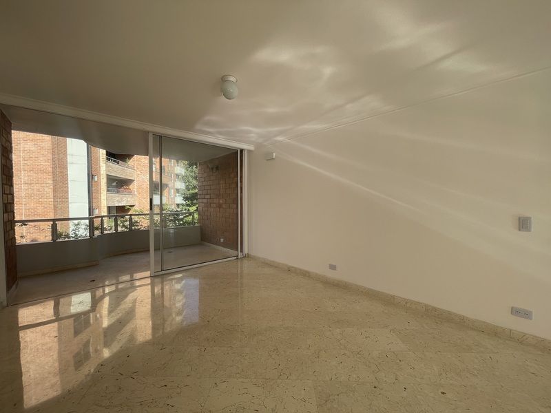 Apartamento en venta ubicado en Medellín, sector El Tesoro - 3
