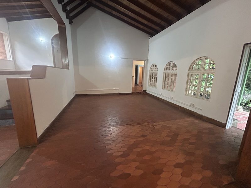 Casa en arriendo ubicada en Medellín, sector Las Lomas 1 - 2