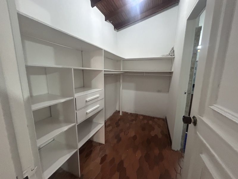 Casa en arriendo ubicada en Medellín, sector Las Lomas 1 - 12