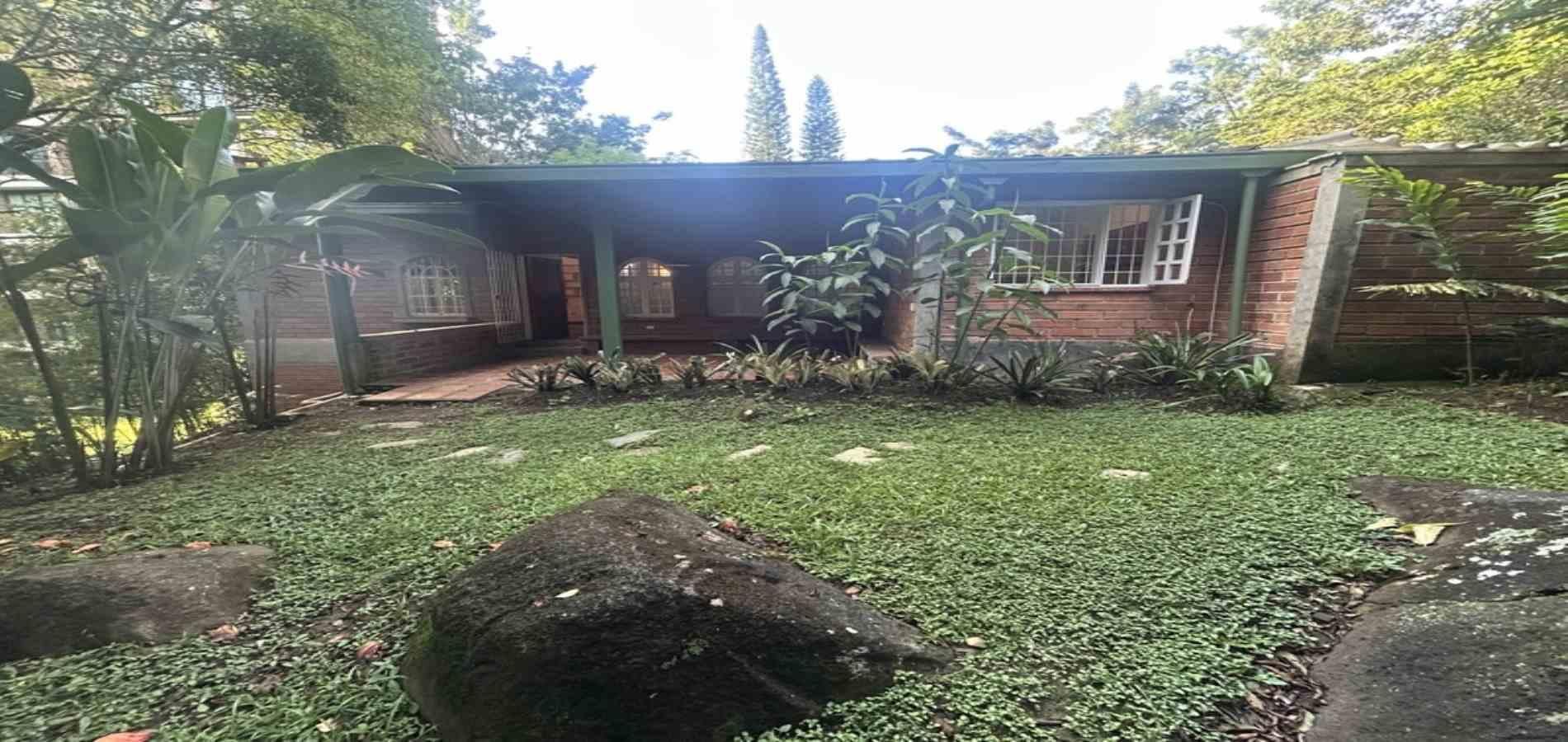 Casa en arriendo ubicada en Medellín, sector Las Lomas 1 - 19