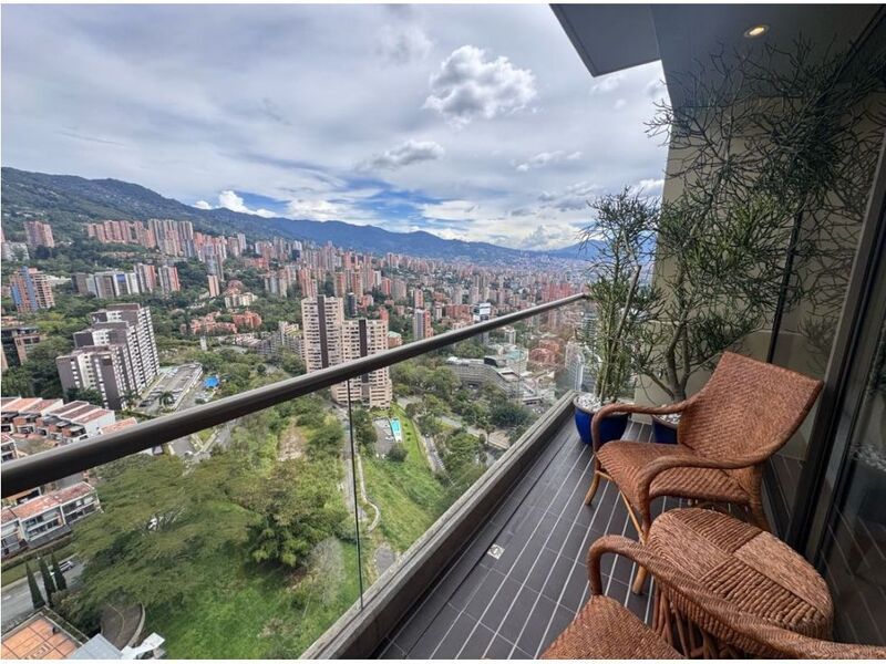 Apartamento en venta ubicado en Medellín, sector Altos del Poblado - 2