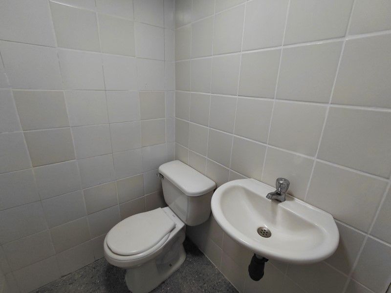 Oficina en arriendo ubicada en Medellín, sector Guayabal - 8
