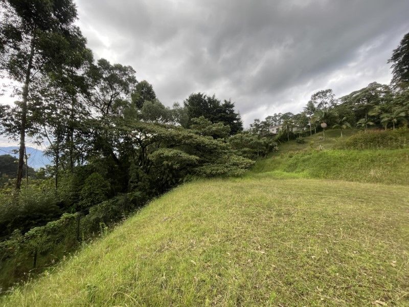 Lote en venta ubicado en Envigado, sector Loma del Escobero - 8