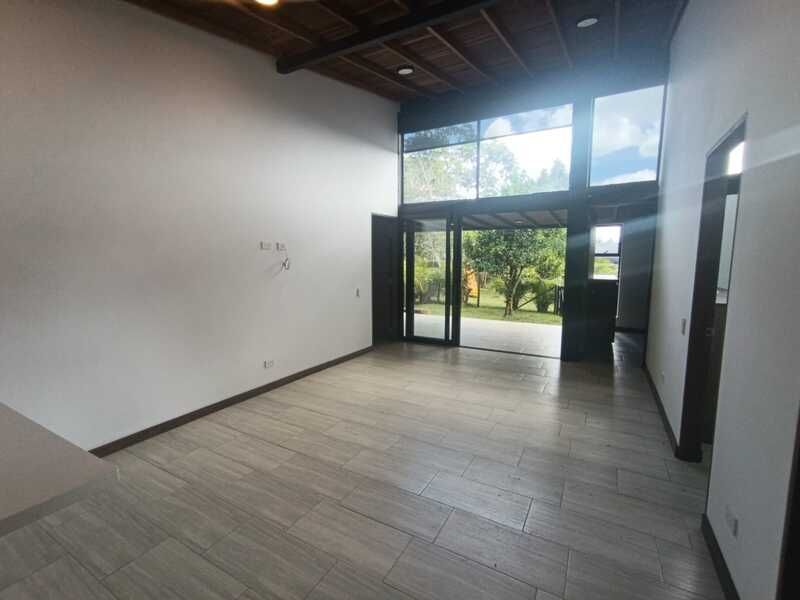 CASA CAMPESTRE EN ARRIENDO UBICADA EN MARINILLA SECTOR ALTO BELEN - 2