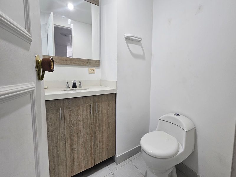 Apartamento en venta ubicado en Medellín, sector Laureles - 14