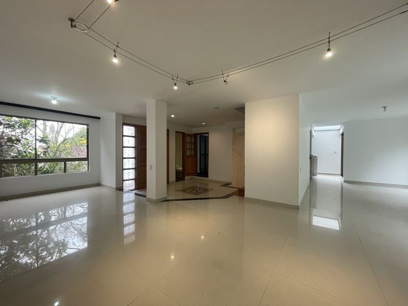 Casa en venta ubicada en Envigado, sector Loma los Benedictinos - 2
