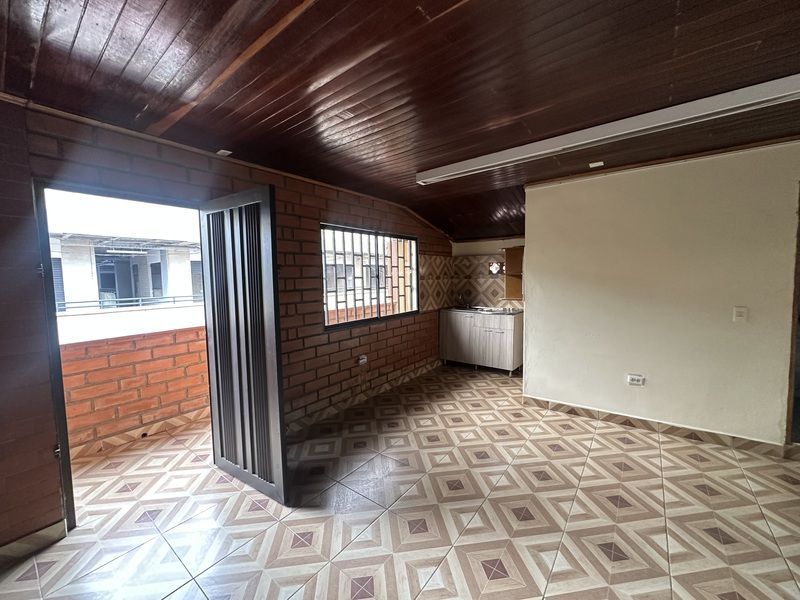Bodega en arriendo ubicada en Bello, sector Plaza de Bello - 2