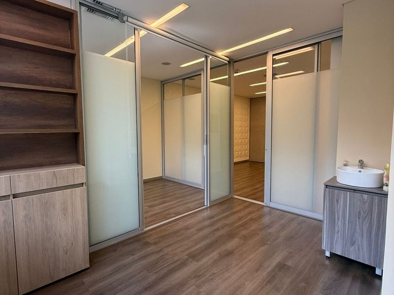 Oficina en arriendo ubicada en Medellín, sector Milla de Oro - 5