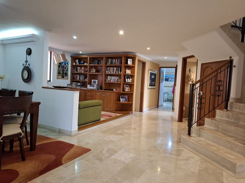 Apartamento en venta ubicado en Medellín, sector Laureles - 2