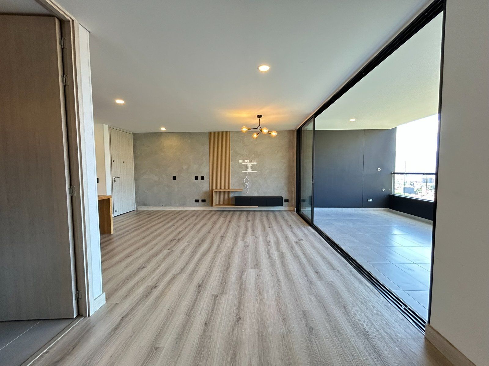 APARTAMENTO EN ARRIENDO UBICADO EN ENVIGADO SECTOR LOMA DE LAS BRUJAS - 2